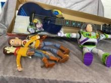 TOY STORY 3 GUITAR AND BUZZ WITH 2 WOODYS