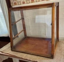 VINTAGE DISPLAY CASE 16.75 X 12 X 16 INCHES TALL - MISSING GLASS ON TOP OF CABINET