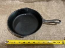 VINTAGE 7 INCH CAST IRON FRYING PAN