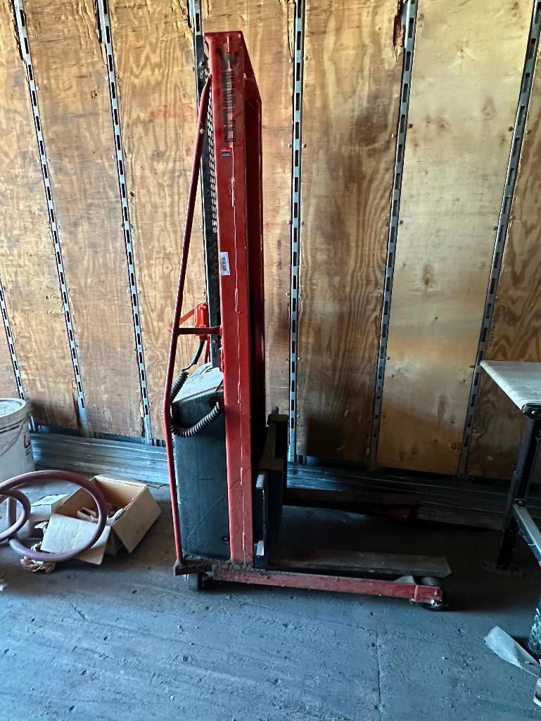 Wesco Model EESFL-56-25 Power Lift Stacker