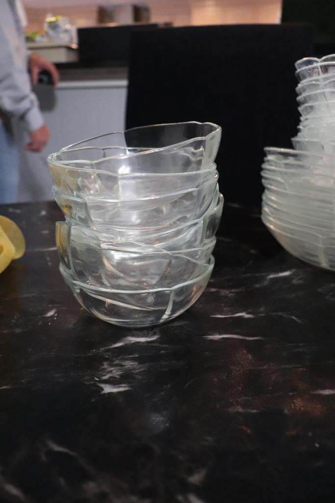 Large Quantity Of Glass Plates Durable