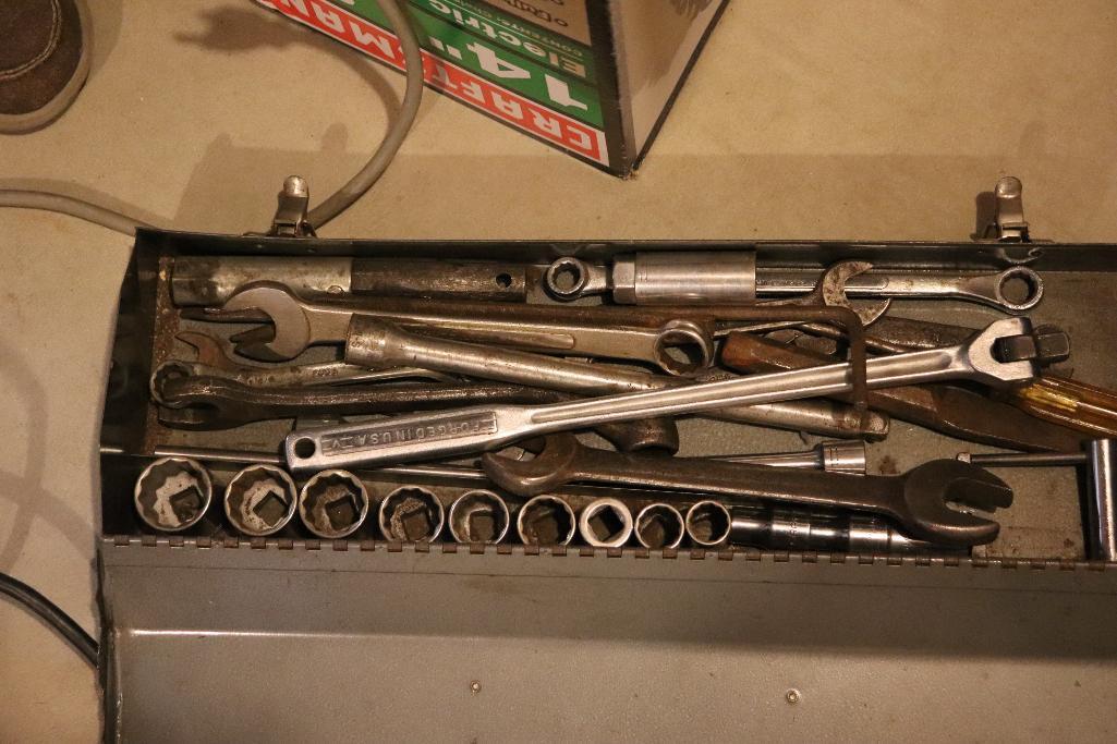 Miscellaneous Craftsman Breaker bar and Sockets