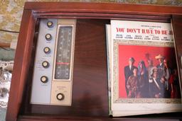 1960's Magnavox Stereo LP, AM/FM RADIO