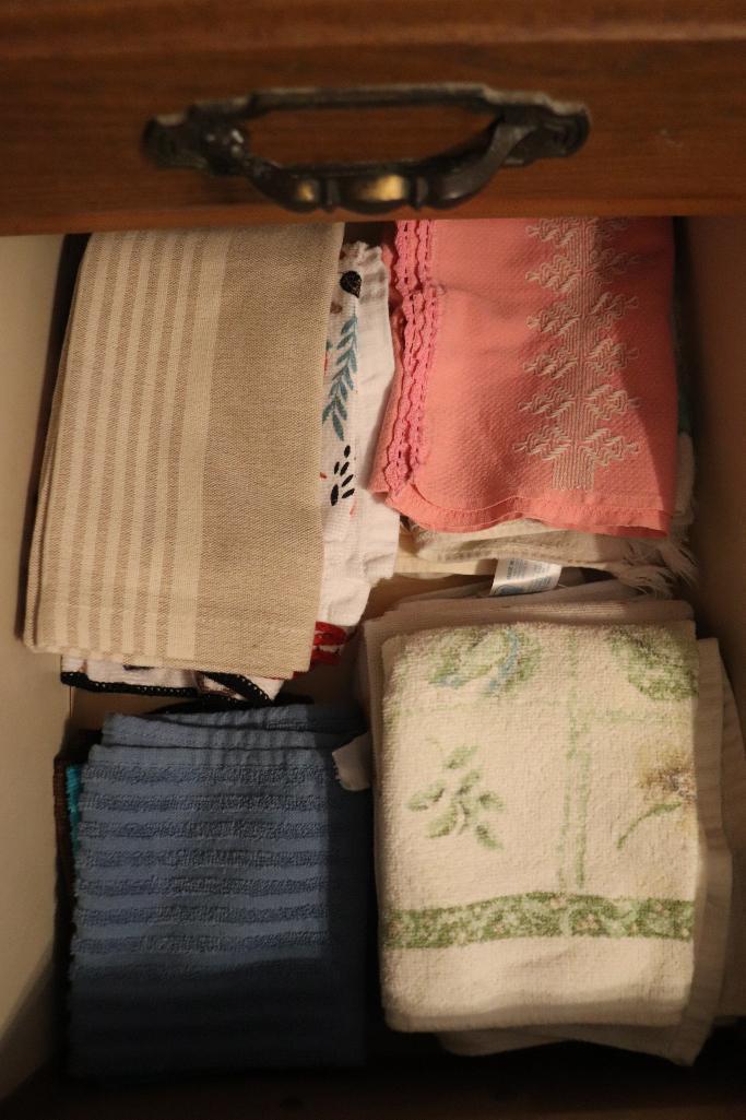 Large quantity of dish towels