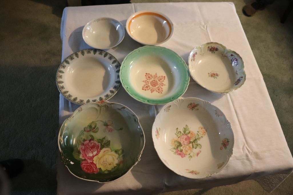 Quantity of vintage bowls