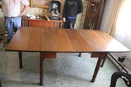 Walnut Gate Legged Table with (2 )additional leaves