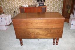 Walnut Gate Legged Table with (2 )additional leaves