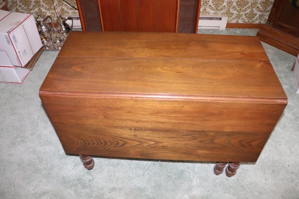 Walnut Gate Legged Table with (2 )additional leaves