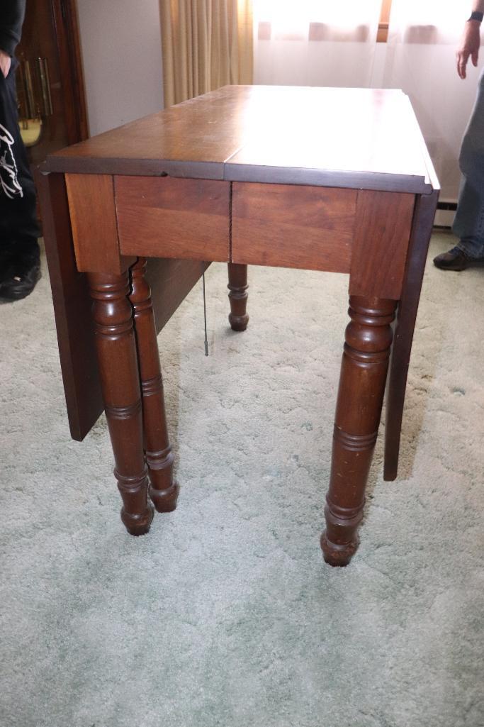 Walnut Gate Legged Table with (2 )additional leaves