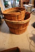 Quantity of old bushel baskets