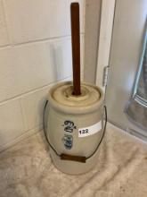 Whitehall 2 gal. churn w/ bale & lid