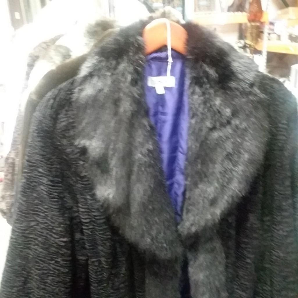 Faux Fur 2X XLarge Coat 77025 Looks New