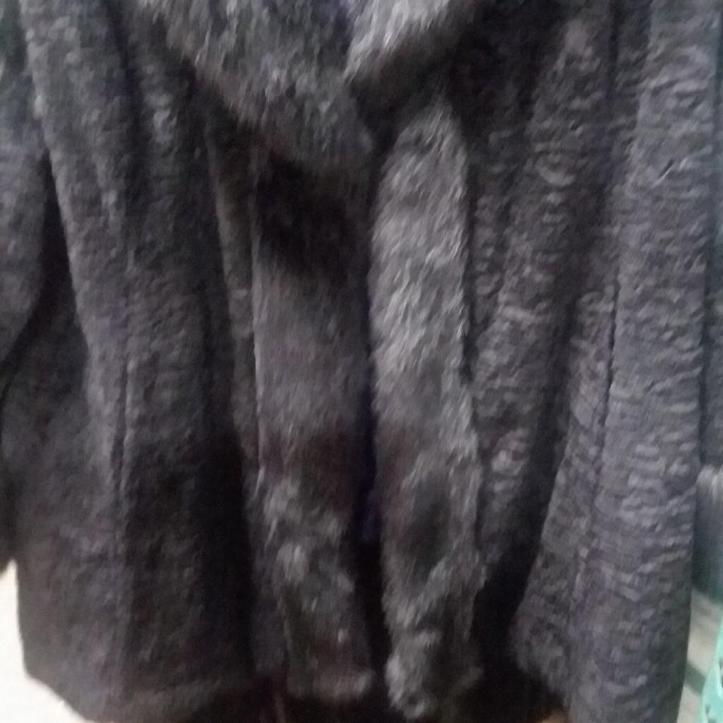 Faux Fur 2X XLarge Coat 77025 Looks New