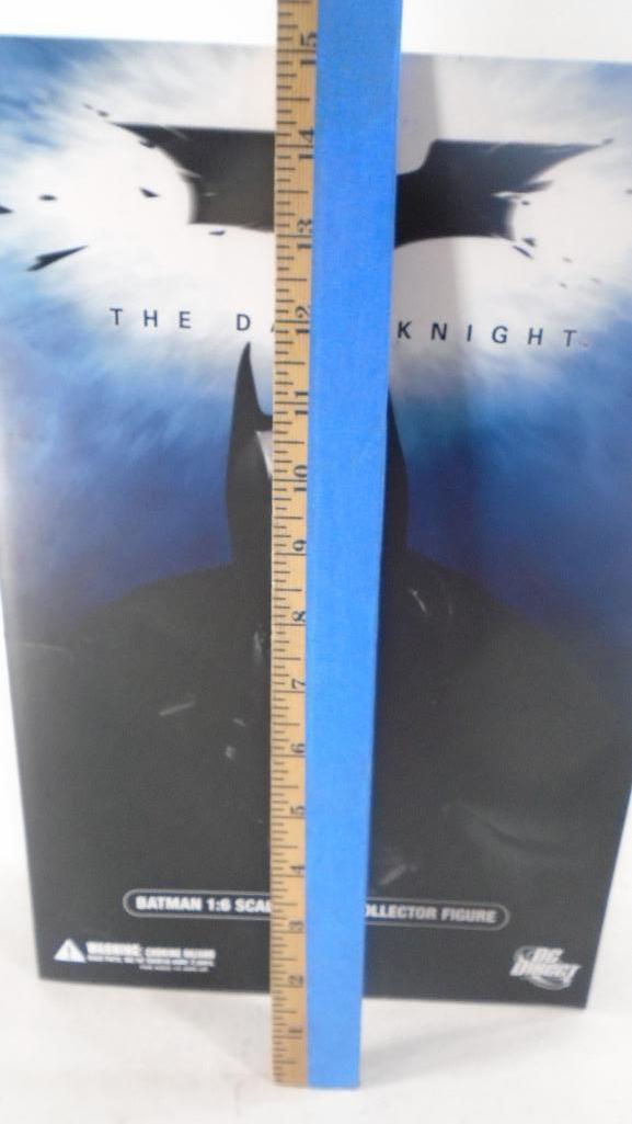 The Dark Knight "Batman" 1:6 Scale Deluxe Collector Figure