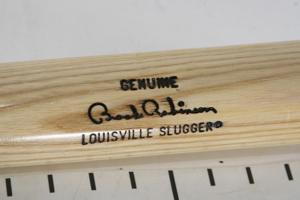 Genuine Brooke Robinson Engraved Louisville Slugger 125 , Mc44 11 units.