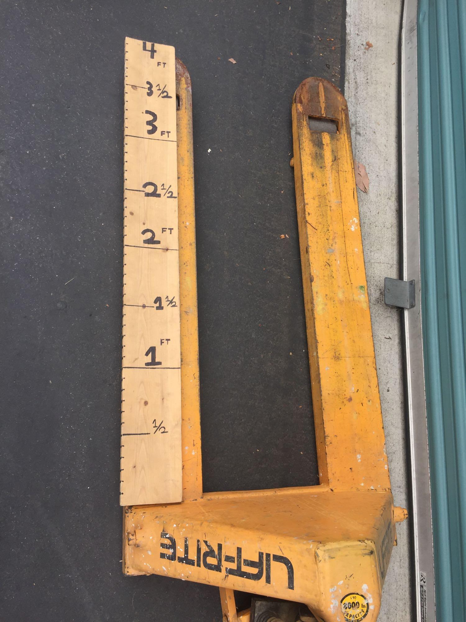 Liftrite 8000 lbs Capacity Pallet Jack 4ft Tall Works Should be removed last