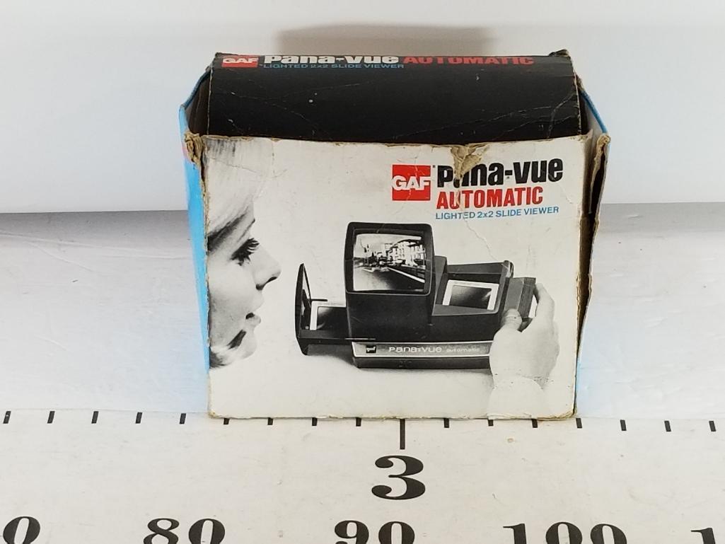 GAF Pana-Vue Atomatic Lighted 2x2 Slide Viewer