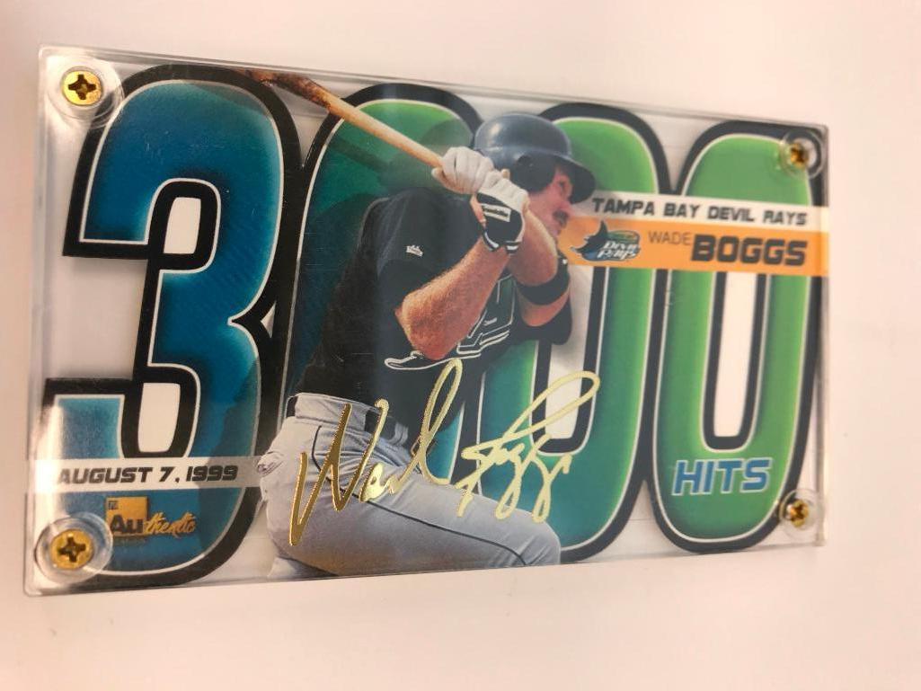 MLB 1999 Hank Aaron 715 Home Runs & Wade Boggs 3000 Hits 24k Gold Signature 2-Card Set