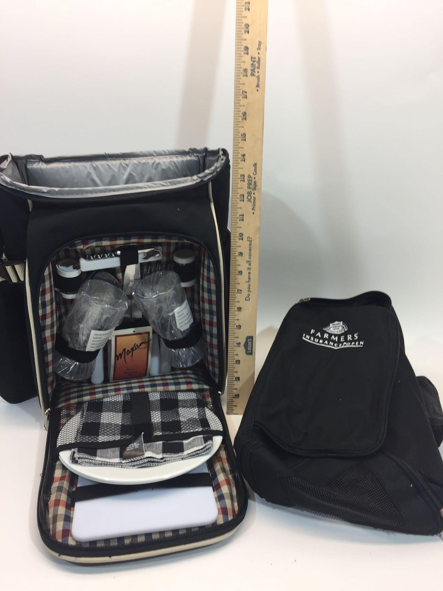 Insulted Picnicking Backpack w/ Utensils, Glasses, Plates & Bag