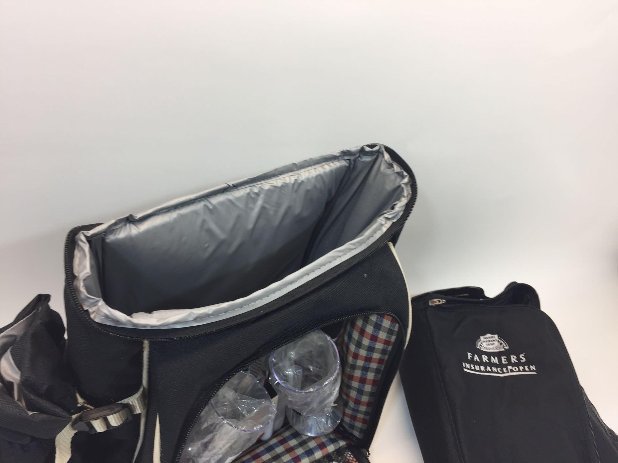 Insulted Picnicking Backpack w/ Utensils, Glasses, Plates & Bag