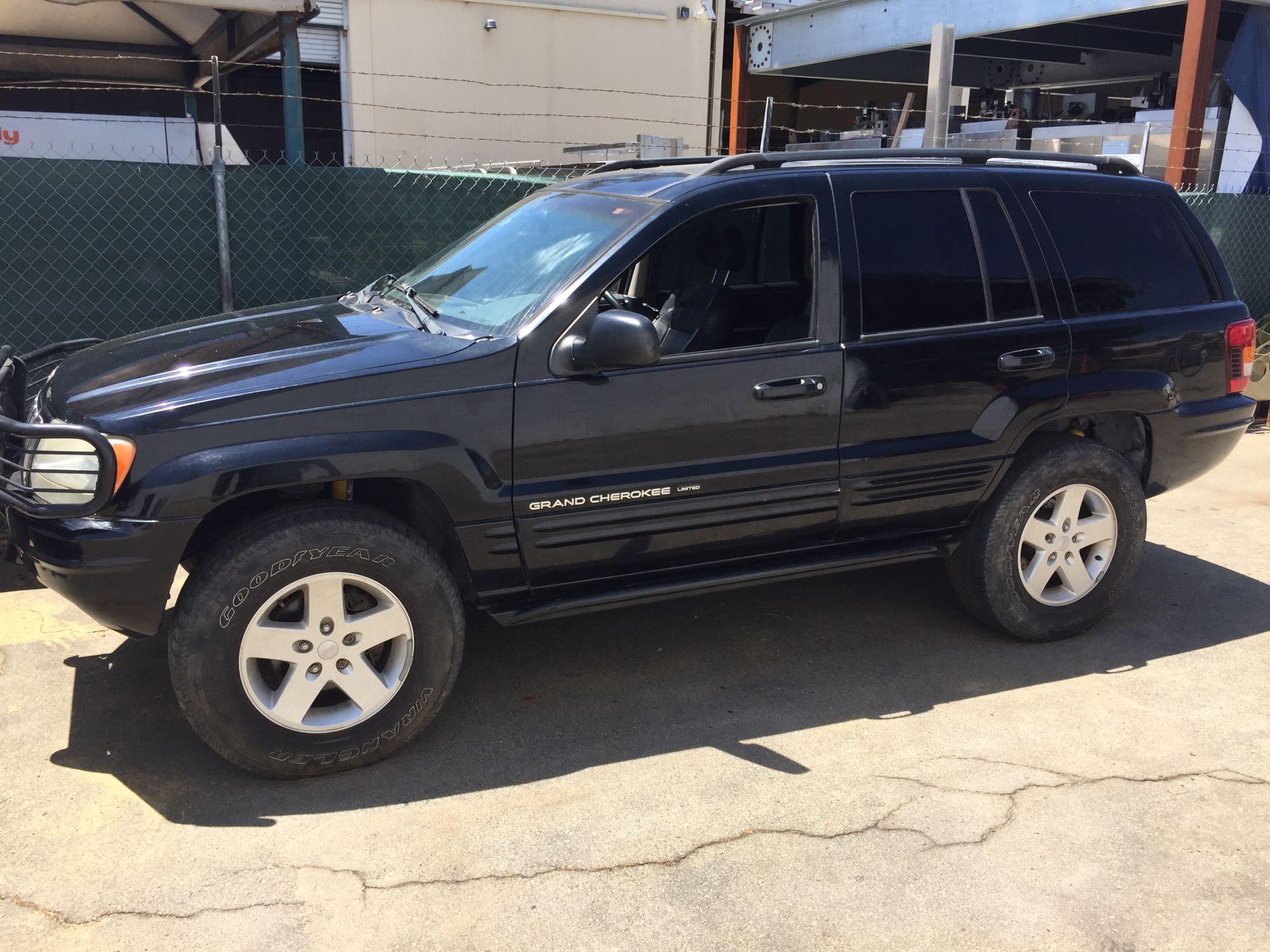 2002 Jeep Grand Cherokee Limited VIN 1J8GW58J52C257821 runs and starts.