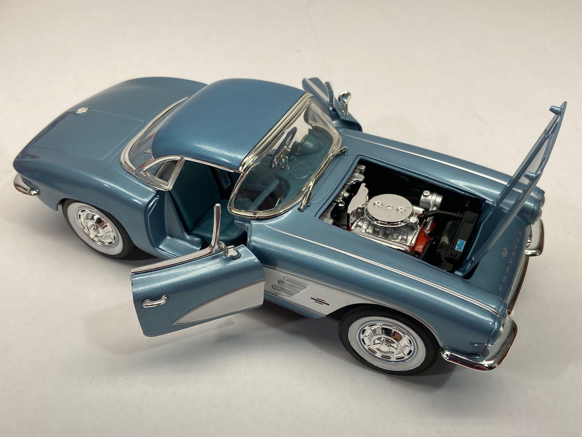 Ertl, Mira, 1:18 Scale Diecast 1953, 1961, 1962 Chevrolet Corvette Cars, 4 Units