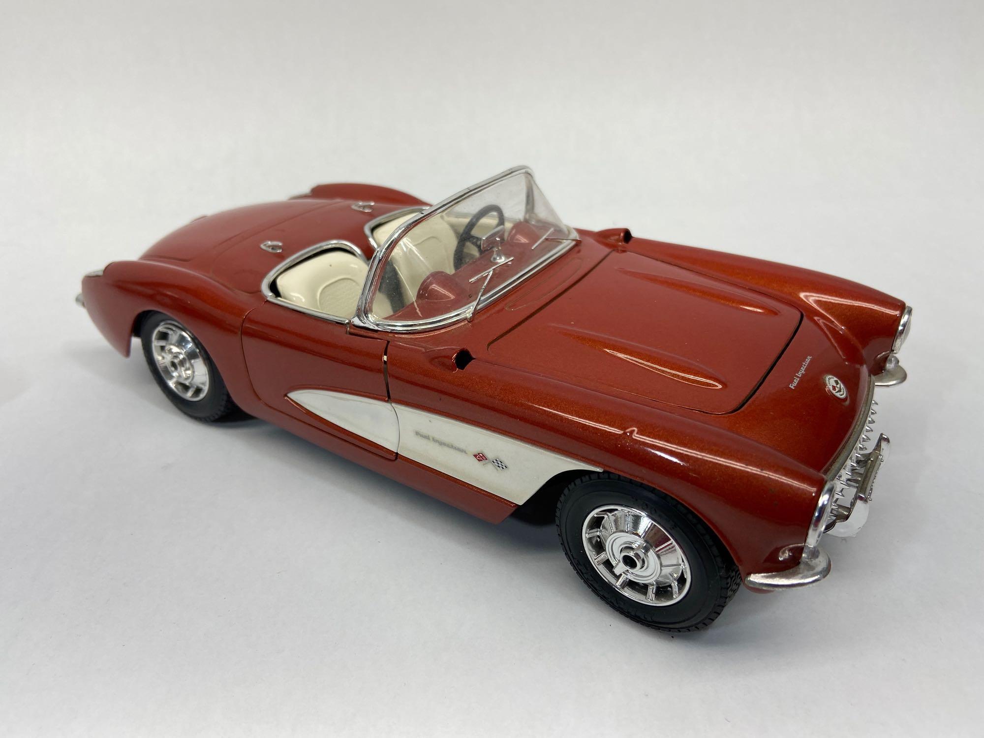 Bburago, Road Legends, Road Tough, 1:18 Scale Diecast 1957 Chevrolet Corvette Cars, 4 Units