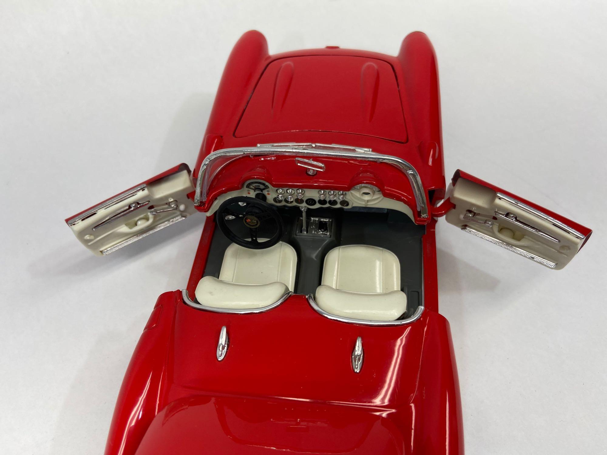 Bburago, Road Legends, Road Tough, 1:18 Scale Diecast 1957 Chevrolet Corvette Cars, 4 Units