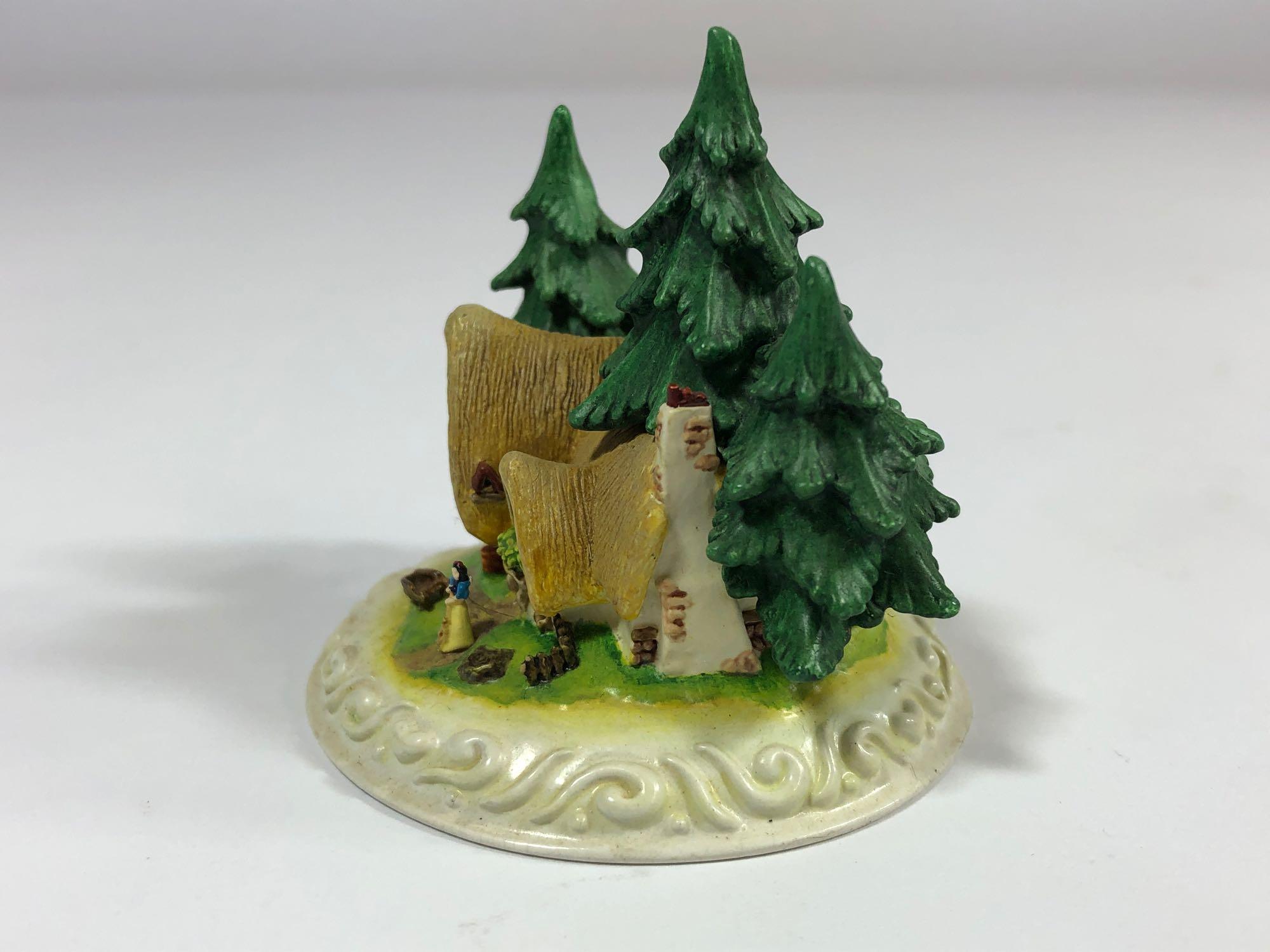 Snow White Cleaning House SIGNED Limited Edition Sculpture DC4 2000 Disney Showcase Collection