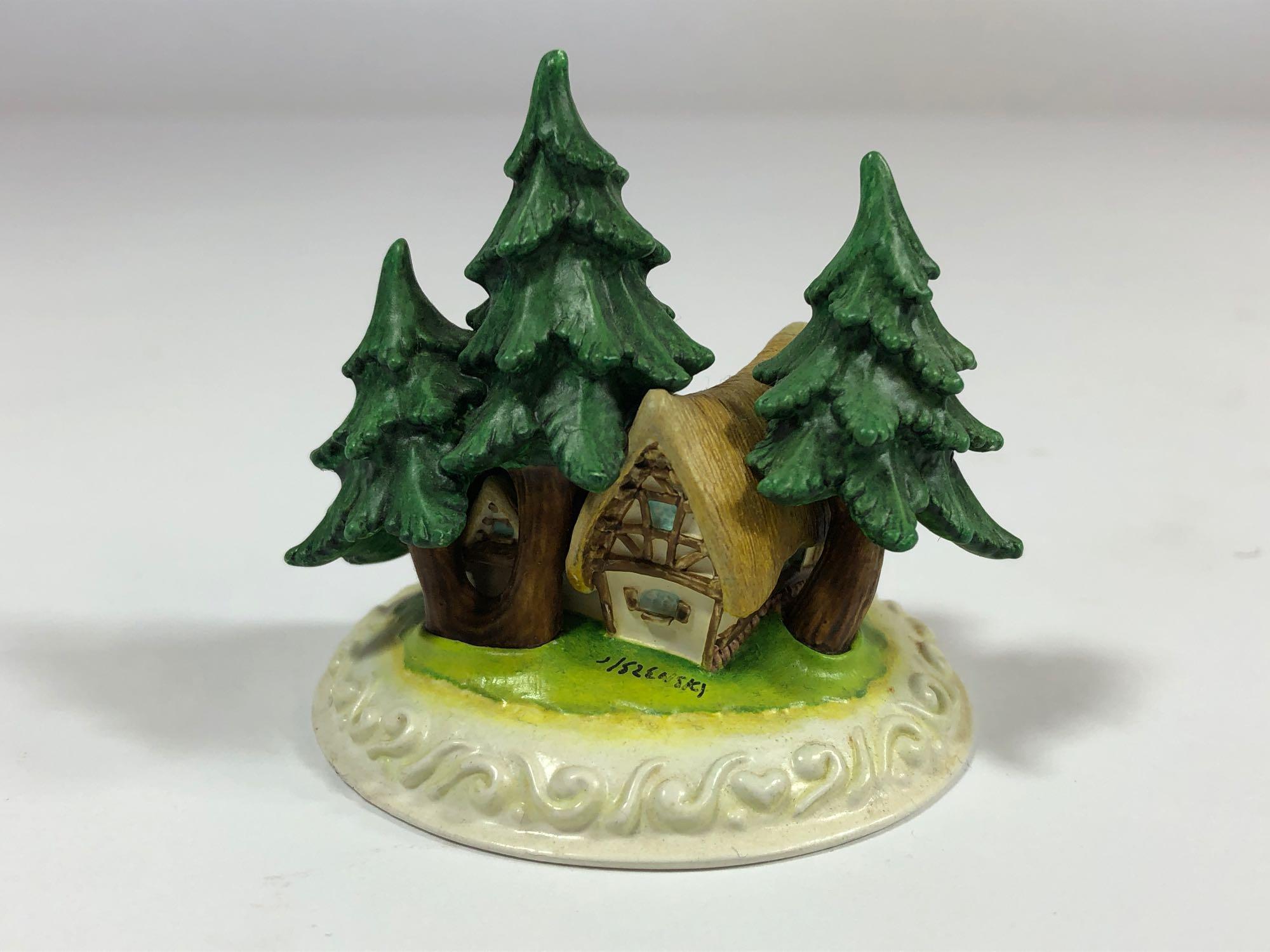 Snow White Cleaning House SIGNED Limited Edition Sculpture DC4 2000 Disney Showcase Collection