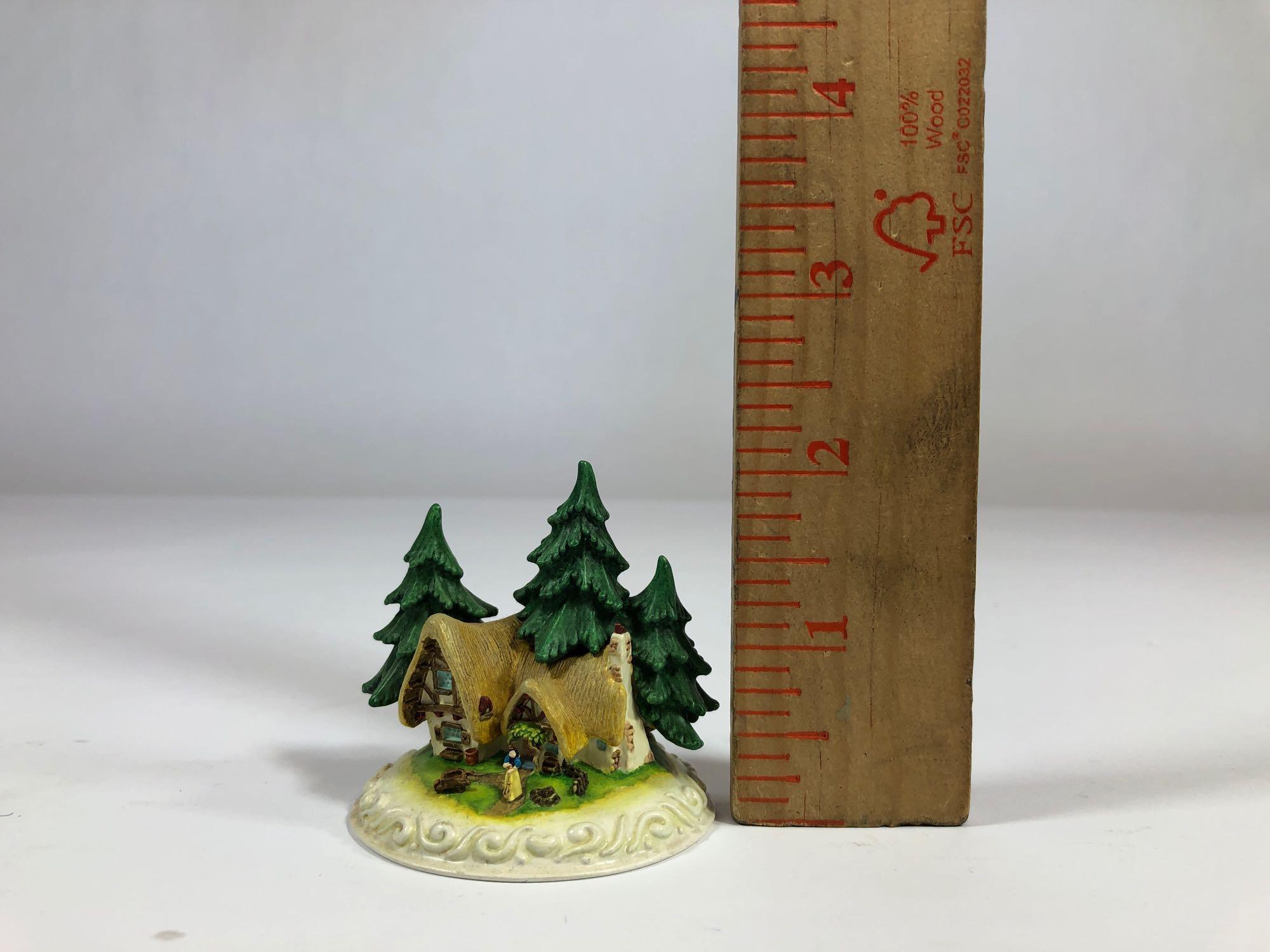 Snow White Cleaning House SIGNED Limited Edition Sculpture DC4 2000 Disney Showcase Collection