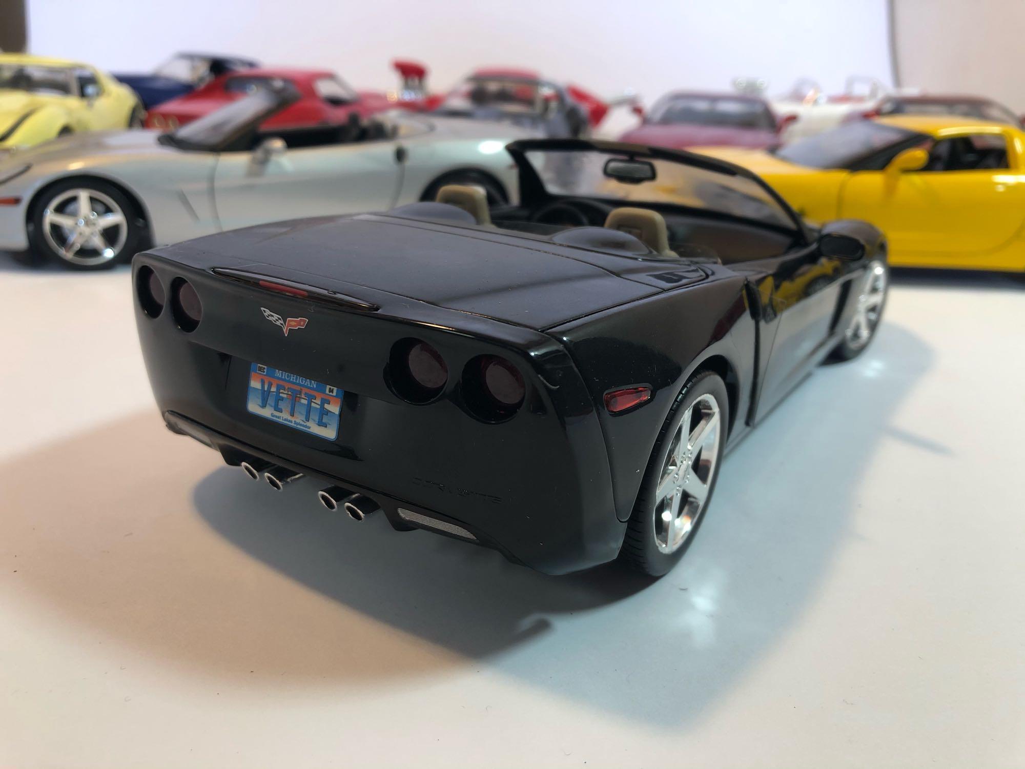 Hot Wheels Corvettes 1:18 12 Units