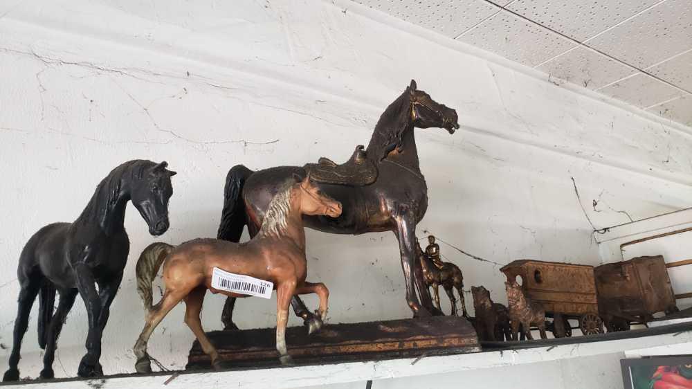 vintage horses 6 units maybe breyers
