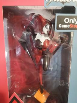 Harley Quinn DC Statue by Diamond Select Gallery GameStop Exclusive 2019