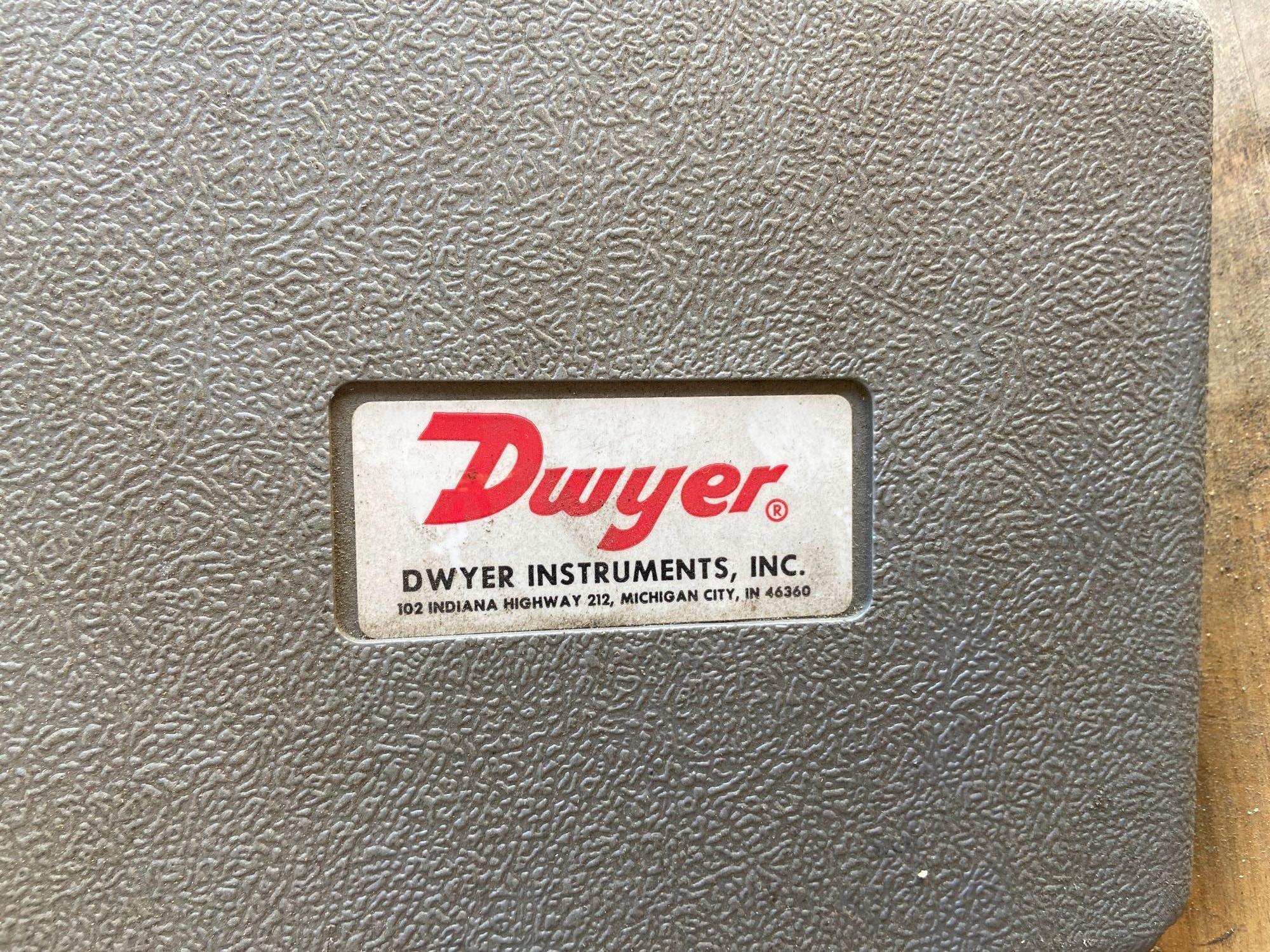 Dwyer Magnehelic water pressure meter TR5141