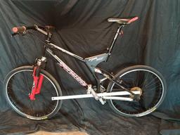 Specialized Stump Jumper FRS XC Mountain Bike w/ Manitou & Fox Racing Shocks,Street Runner Tires