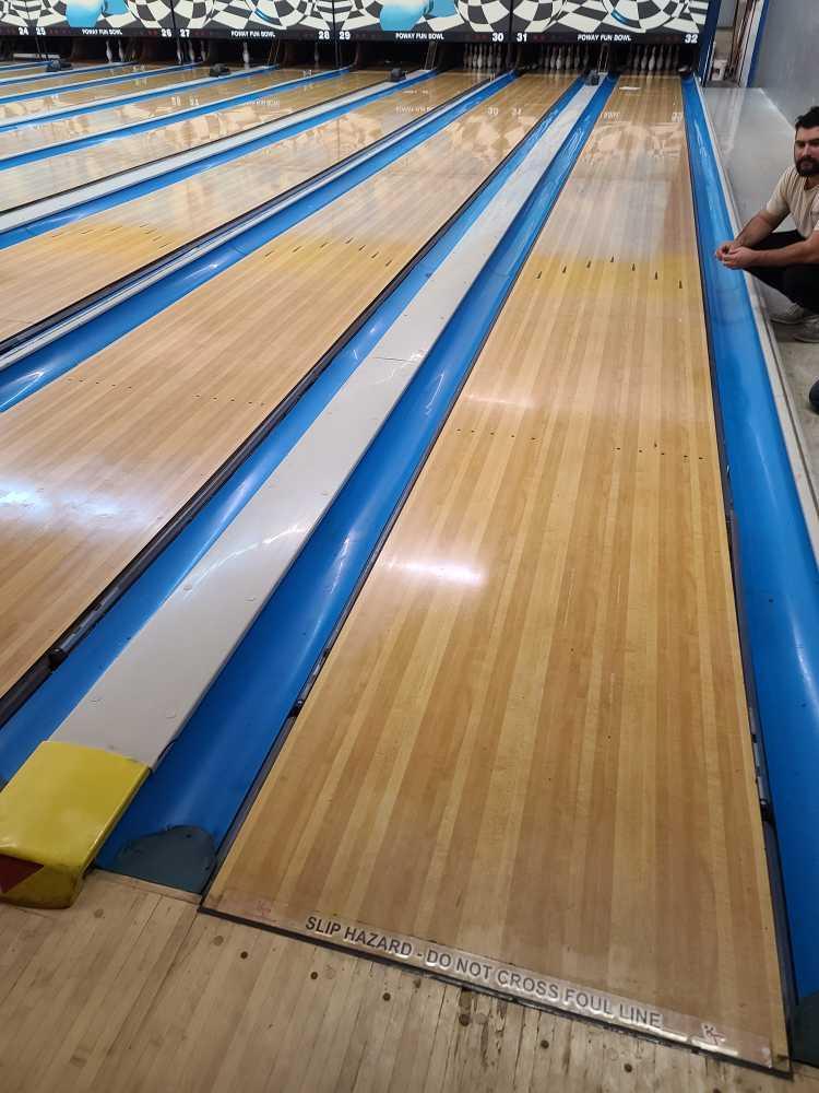 2 Bowling lanes 32 31