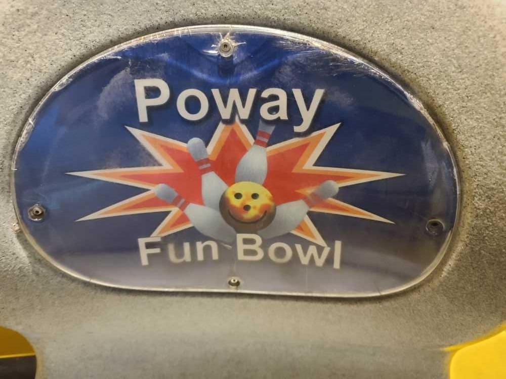 Poway Fun Bowl 4 chair table portable 47in long 63in wide