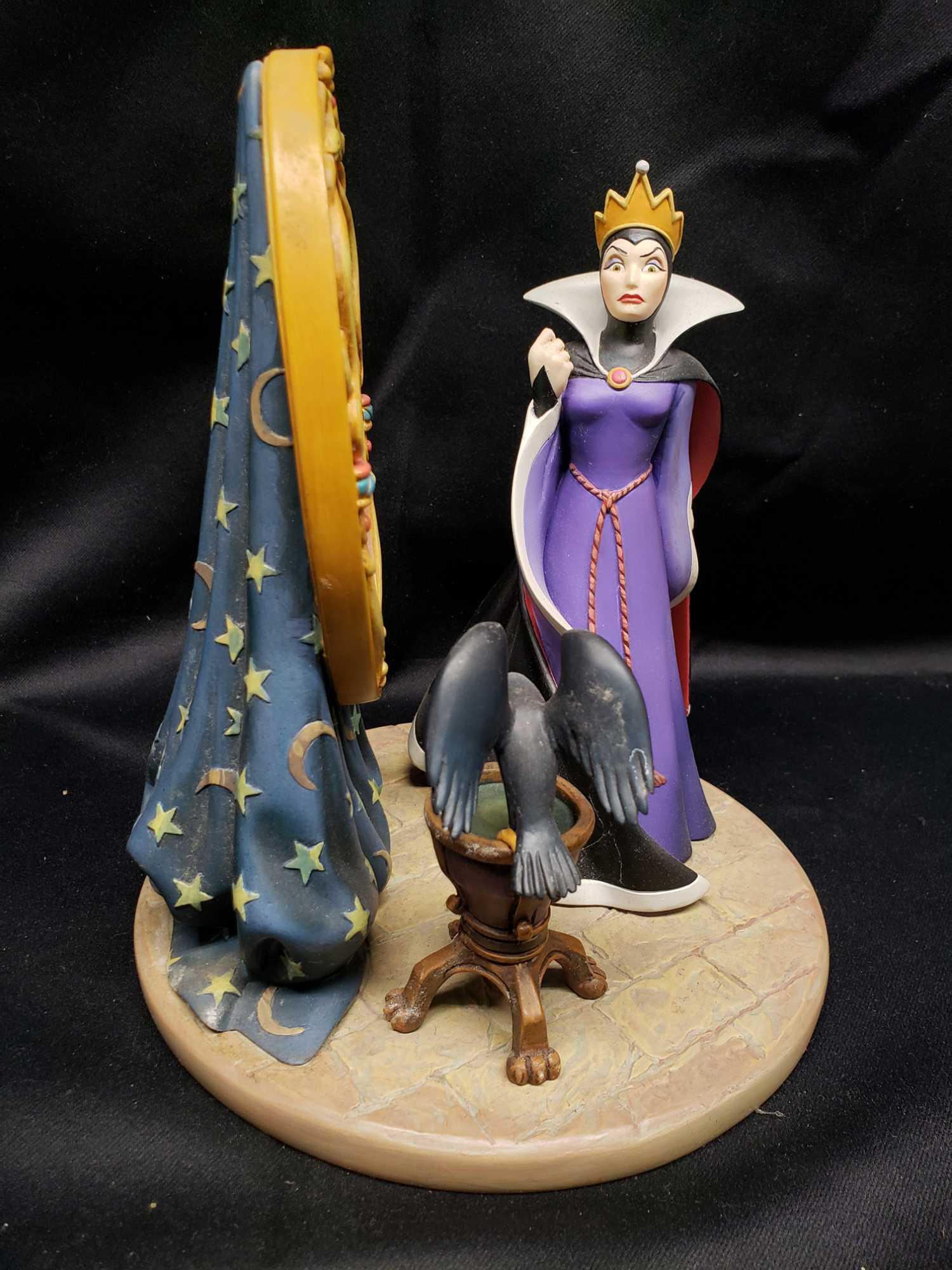 Walt Disney Snow White and the Seven Dwarfs. Evil Queen Figural Scene