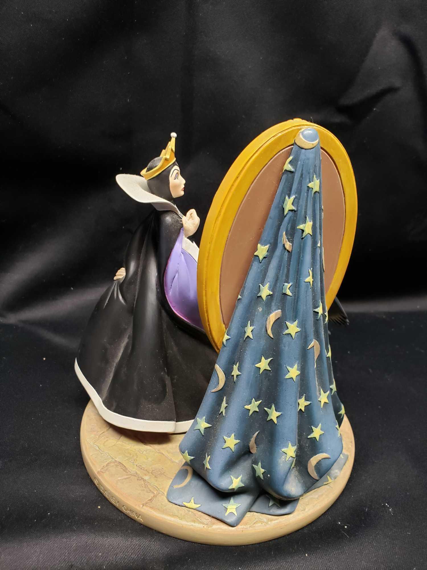 Walt Disney Snow White and the Seven Dwarfs. Evil Queen Figural Scene