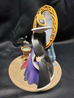 Walt Disney Snow White and the Seven Dwarfs. Evil Queen Figural Scene