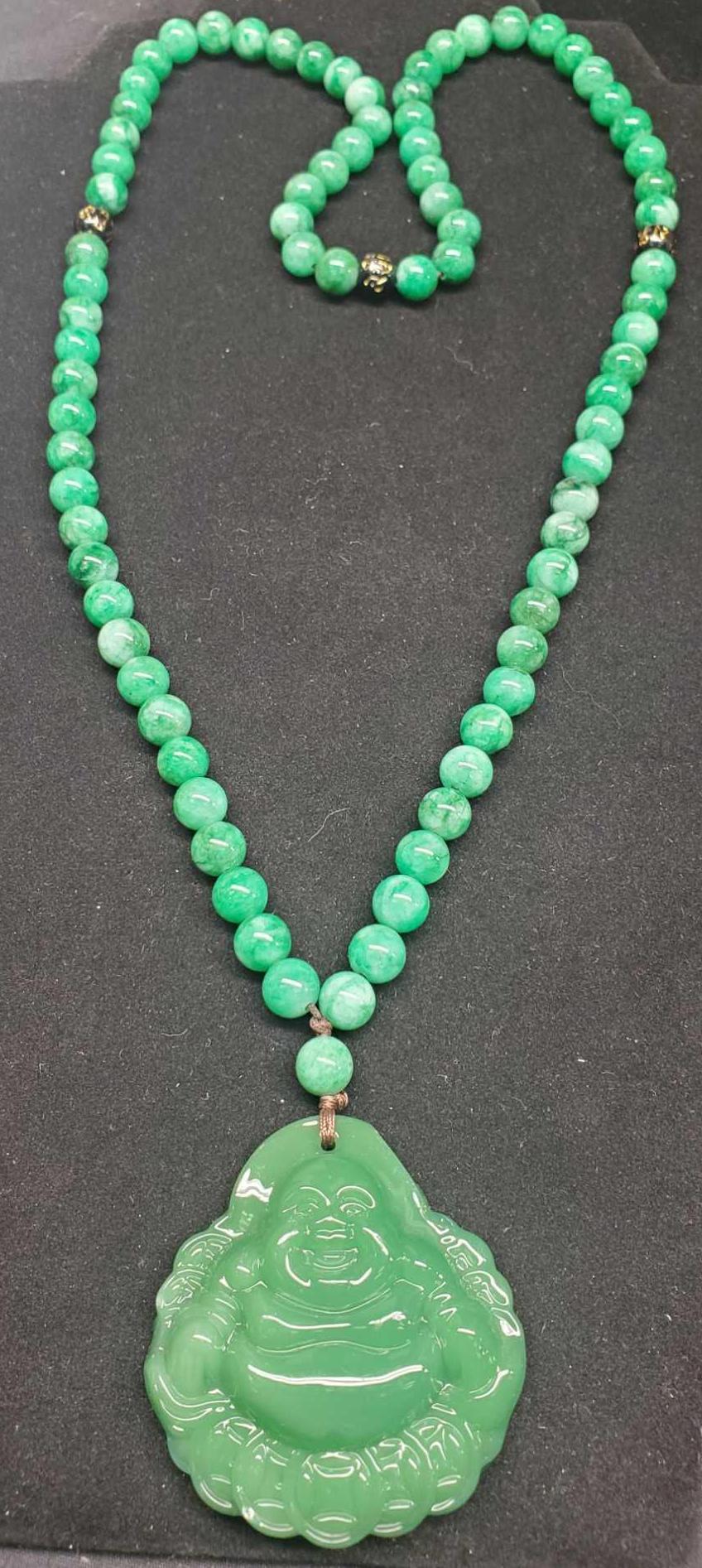 Jade necklace with Buddha pendant