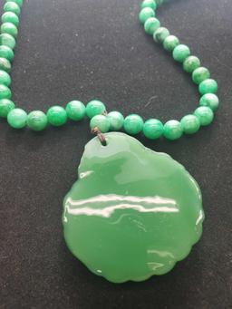 Jade necklace with Buddha pendant