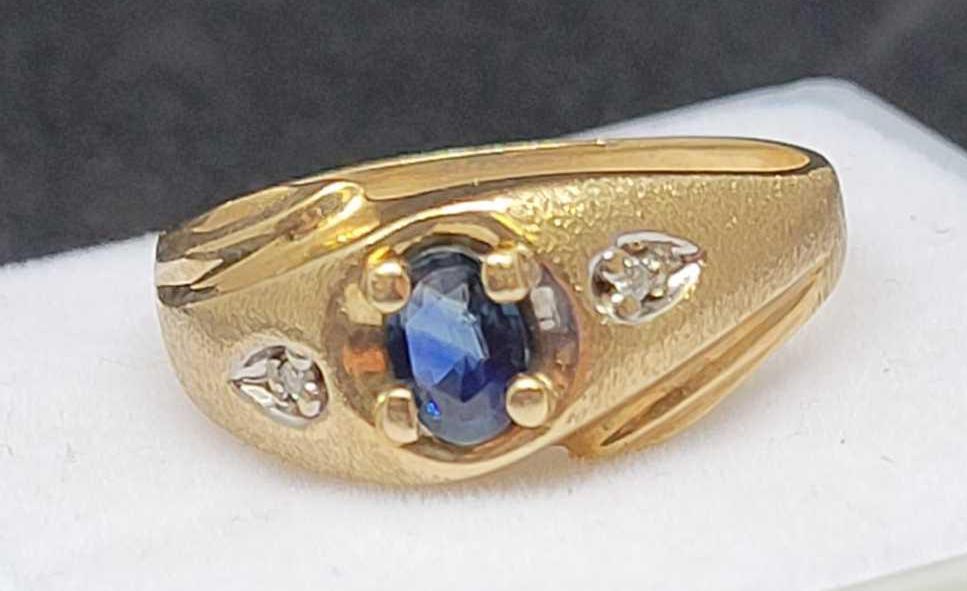 10kt gold plated blue Sapphire and diamond ring beautiful