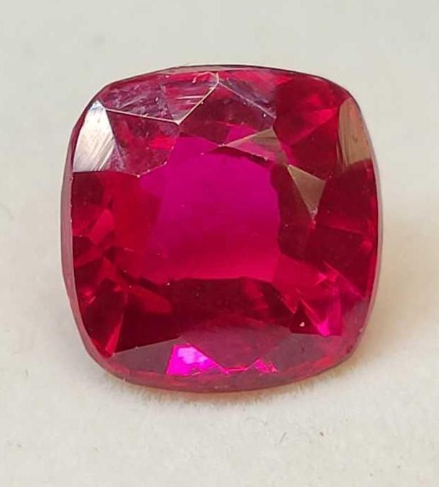 Red ruby 5.68ct princess cut Gemstone