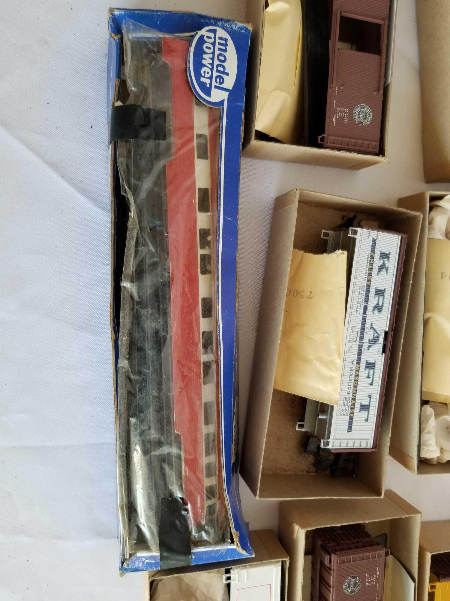 Vintage Ho Scale Athearn Train Car Kits 8 Units