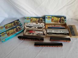 Vintage Ho Scale Athearn Train Engine Cars 8 Units