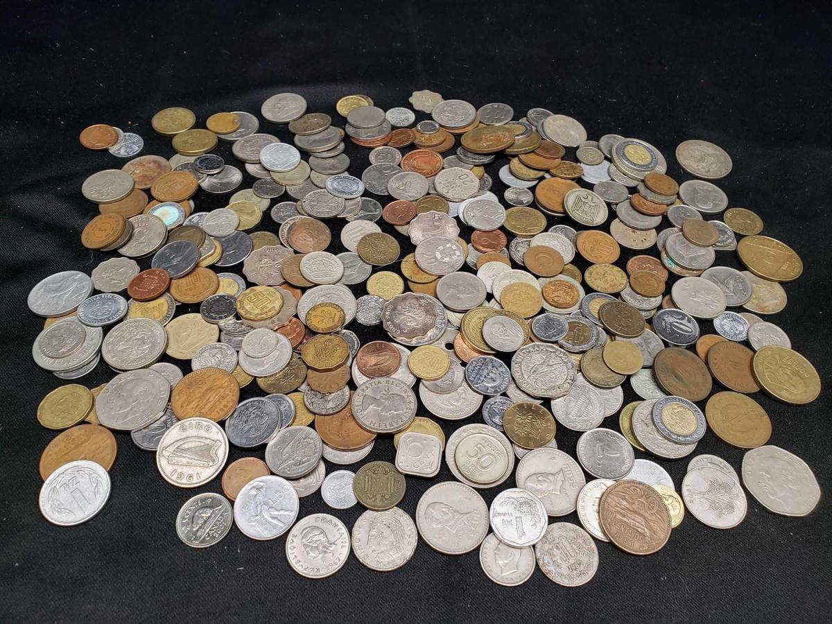 Foreign currency lot. Pesos. Hong Kong 2 dollars. Eire