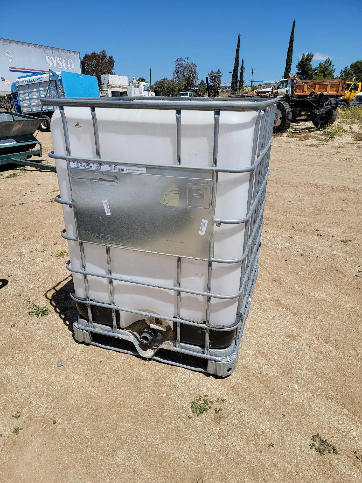 300 Gallon Fluid Tank w/ Schultz Metal Frame