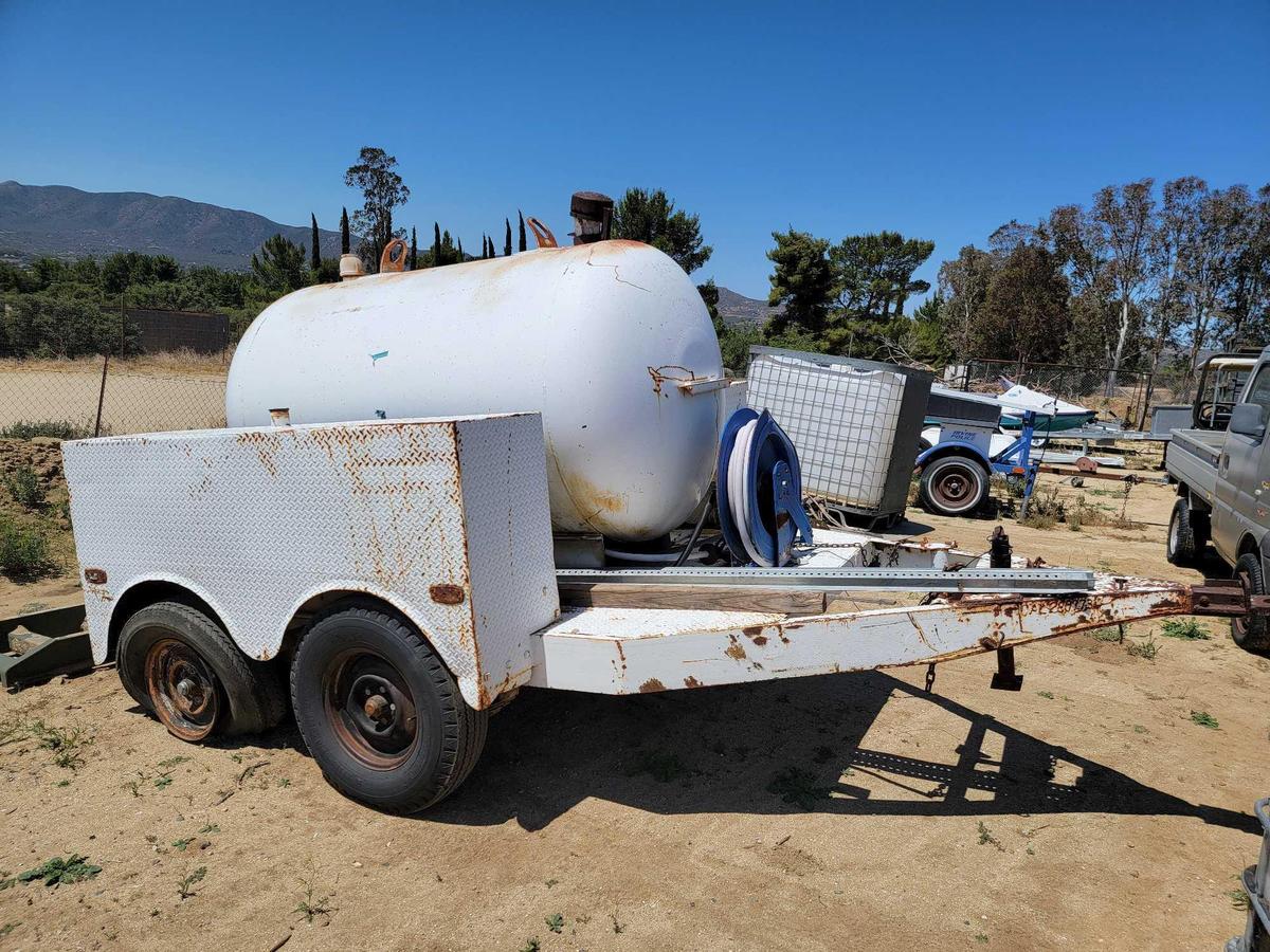 1986 Tow Behind Water Tank 750 Gallon Trailer 13ft Long
